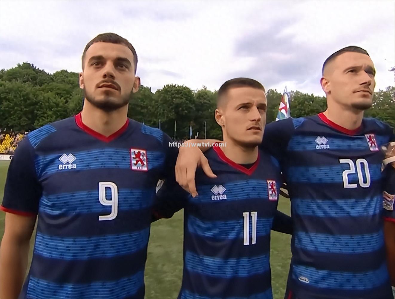 塞尔维亚队在欧预赛中登顶积分榜,成为夺冠热门 塞尔维亚队在欧预赛中登顶积分榜,成为夺冠热门