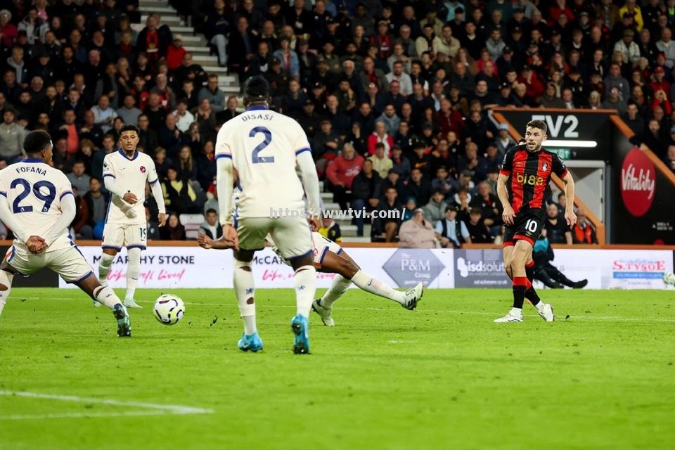 伯恩茅斯客场险胜,重返中游行列 伯恩茅斯客场险胜,重返中游行列