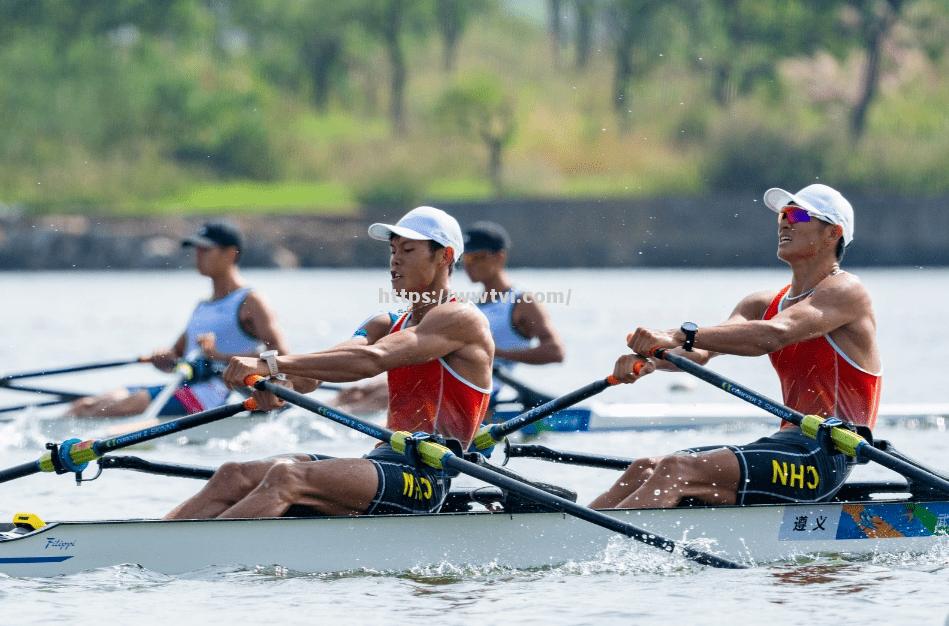 德国选手在赛艇比赛中夺得第一名 德国选手在赛艇比赛中夺得第一名