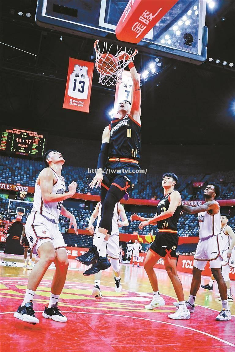 深圳男篮激战下取得完美胜利 深圳男篮激战下取得完美胜利