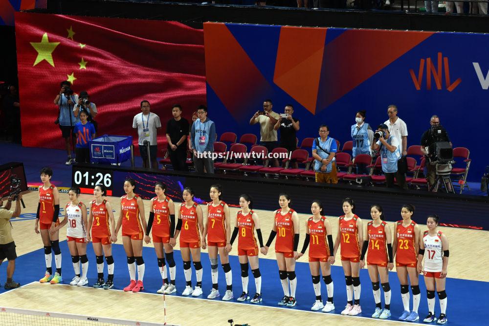 队内竞争日趋激烈,球员拼尽全力争取出场机会 队内竞争日趋激烈,球员拼尽全力争取出场机会