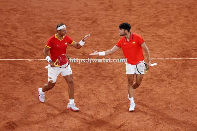 阿根廷运动员在网球比赛中取得胜利 阿根廷运动员在网球比赛中取得胜利