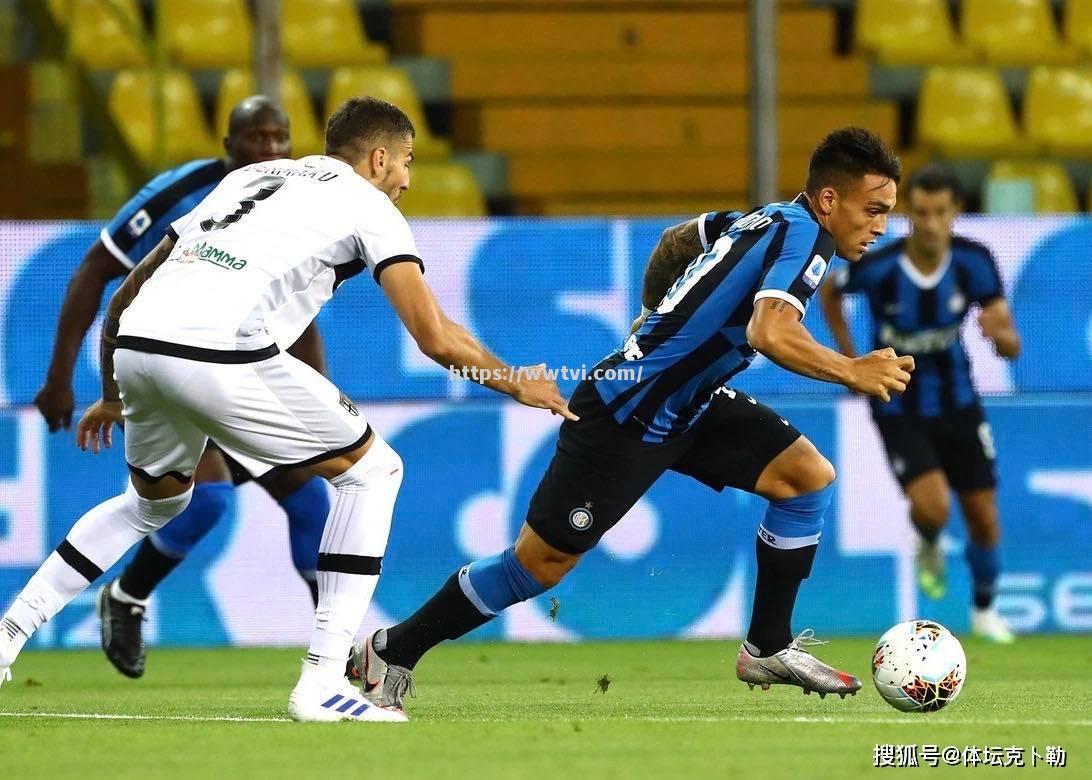 帕尔马前锋破门得分,帮助球队反超对手 帕尔马前锋破门得分,帮助球队反超对手