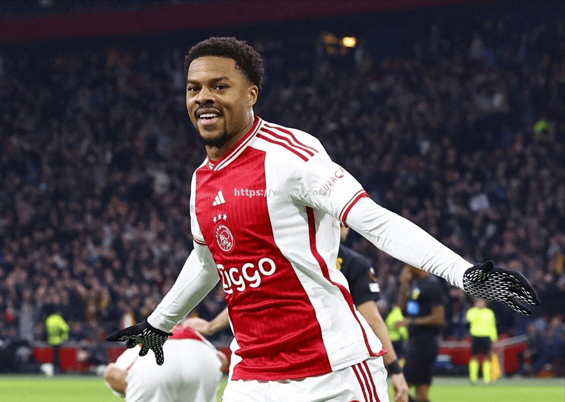 阿贾克斯队合力击败强敌 阿贾克斯队合力击败强敌