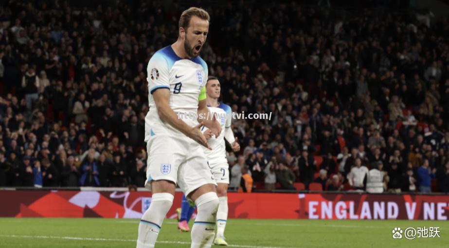 熱血球迷熱切期待,強強對陣勢如雲翻! 熱血球迷熱切期待,強強對陣勢如雲翻!