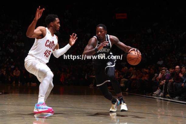 篮网新援表现出色,球队士气大涨 篮网新援表现出色,球队士气大涨