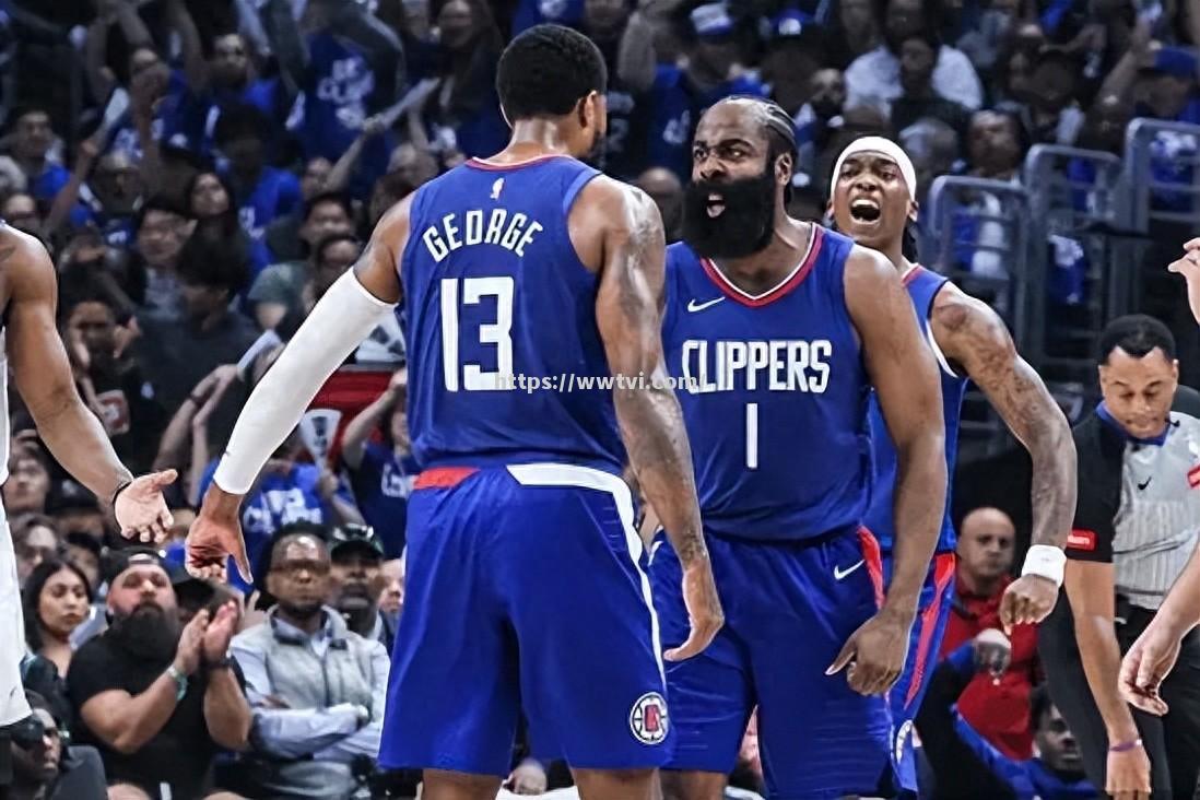 快船前锋在比赛中扛起全队责任力挽狂澜 快船前锋在比赛中扛起全队责任力挽狂澜