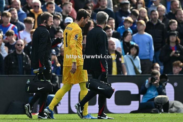 利物浦表现低迷,惨遭淘汰出局 利物浦表现低迷,惨遭淘汰出局