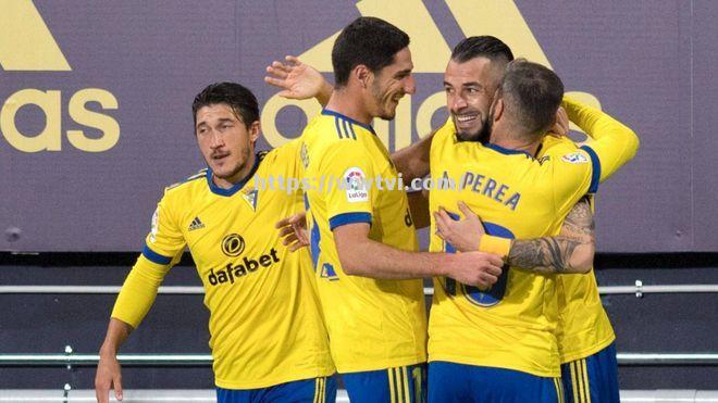 巴萨主场战胜卡迪斯,连胜呈现 巴萨主场战胜卡迪斯,连胜呈现