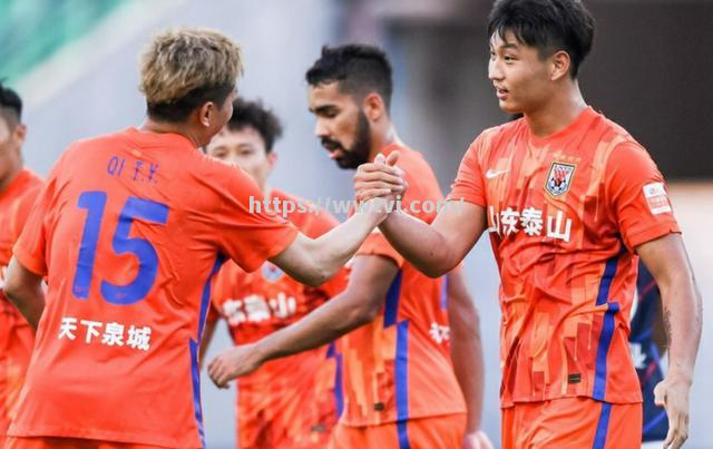 山东泰山取得关键胜利,重返中超争冠行列 山东泰山取得关键胜利,重返中超争冠行列