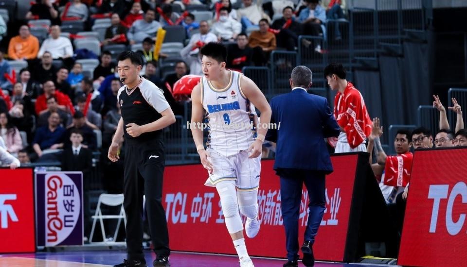 新疆男篮客场逆转南京队,夺得关键胜利 新疆男篮客场逆转南京队,夺得关键胜利