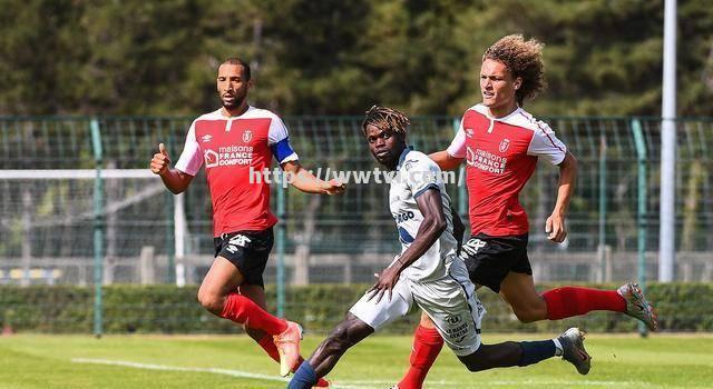 圣埃蒂安主场告捷,球员手感炙热带领球队胜利 圣埃蒂安主场告捷,球员手感炙热带领球队胜利