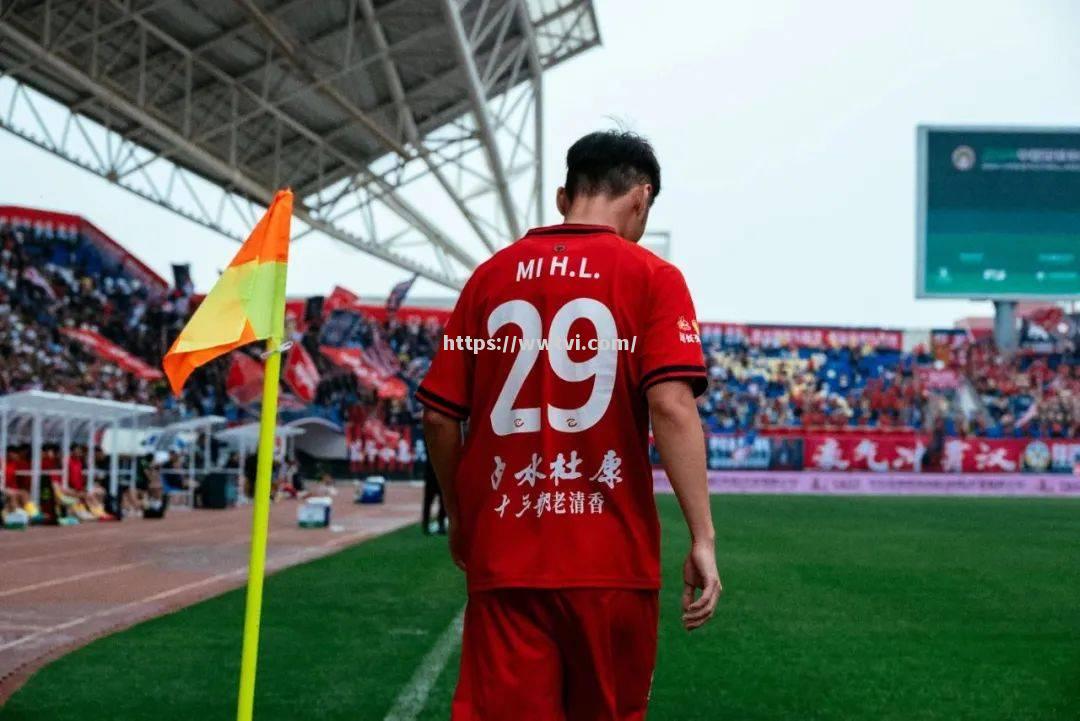 众多球迷热切期待的比赛将拉开序幕 众多球迷热切期待的比赛将拉开序幕