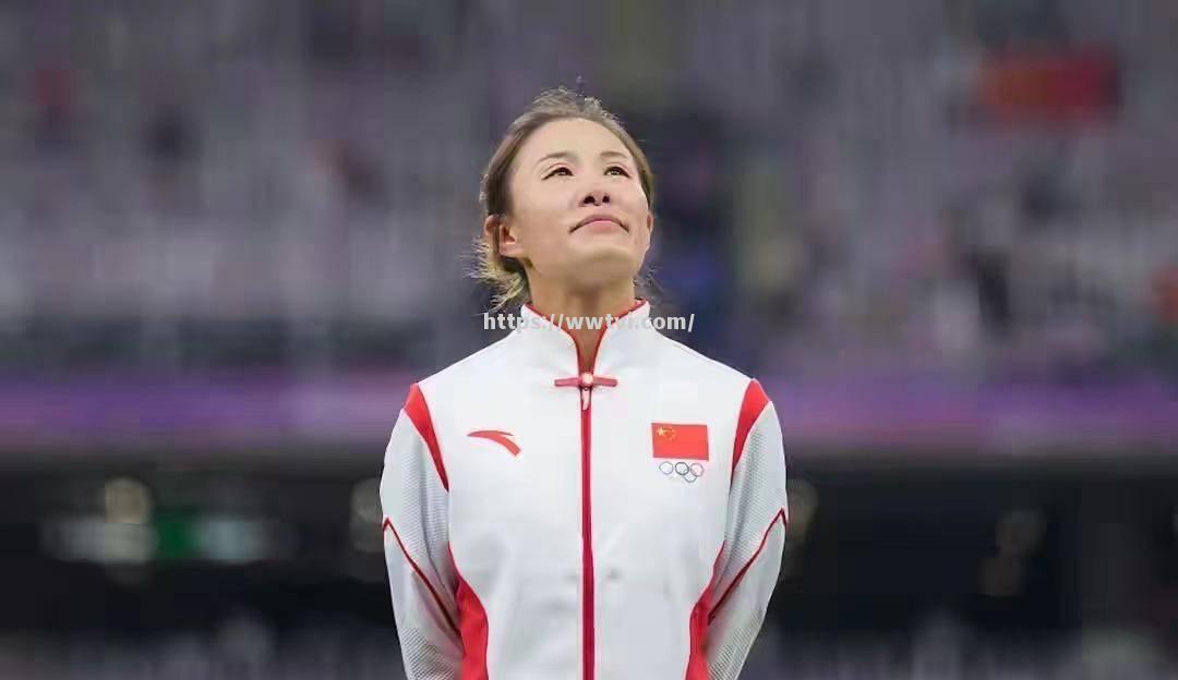 巴西选手登上颁奖台,获得殊荣 巴西选手登上颁奖台,获得殊荣