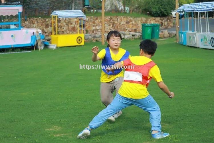 选手身手矫健,施展绝技力争前进 选手身手矫健,施展绝技力争前进