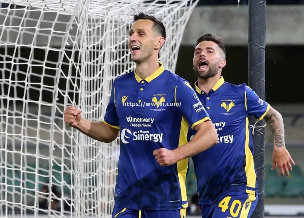 赫尔塔柏林球员在场上发挥出色拼搏 赫尔塔柏林球员在场上发挥出色拼搏