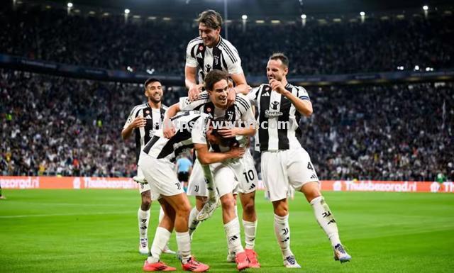 曼联客场逼平阿斯顿维拉,捉住抢分机会 曼联客场逼平阿斯顿维拉,捉住抢分机会