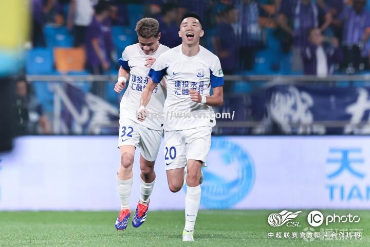 雄狮沃尔夫斯堡客场击败对手,跻身前列 雄狮沃尔夫斯堡客场击败对手,跻身前列