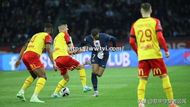 里尔队员备战下轮巴黎圣日耳曼大战 里尔队员备战下轮巴黎圣日耳曼大战