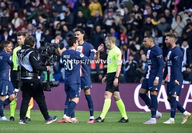 梅西再度破门,巴萨继续领先 梅西再度破门,巴萨继续领先