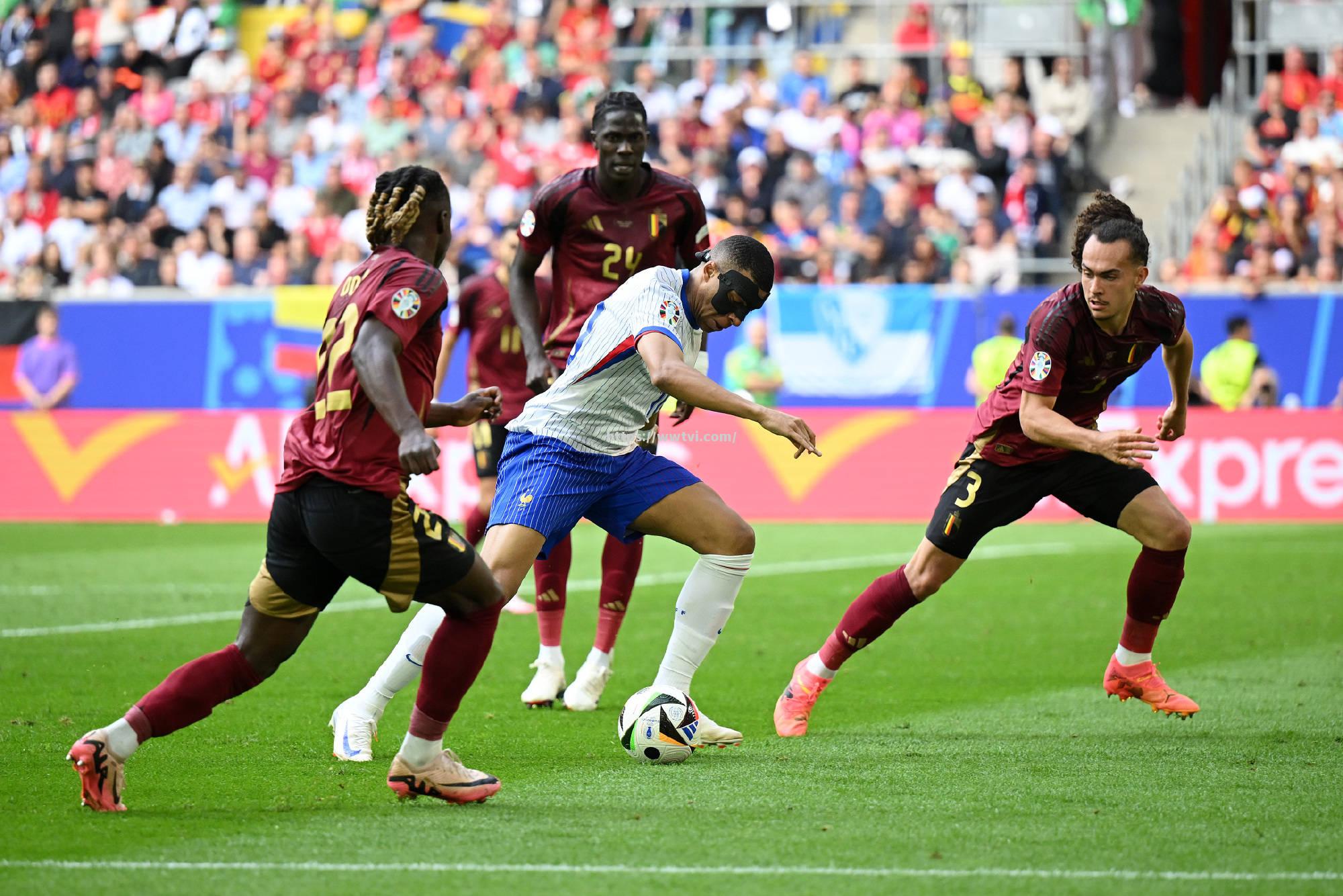 荣耀时刻:球队夺冠战胜劲旅 荣耀时刻:球队夺冠战胜劲旅