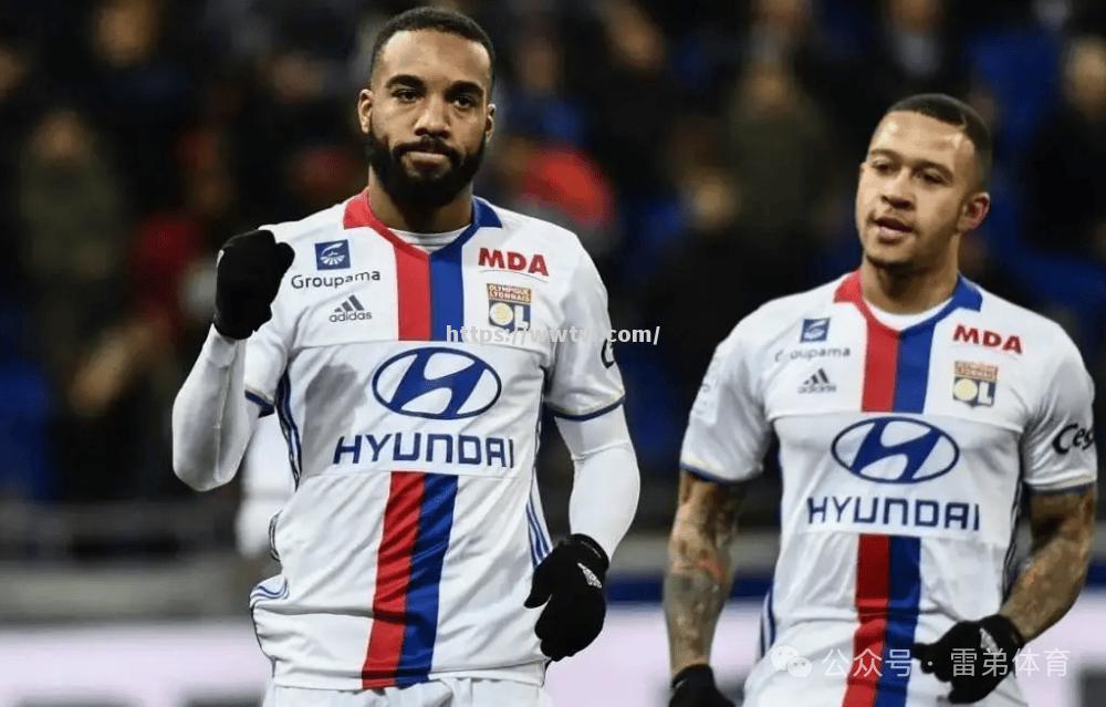 里昂队客场大胜对手,领跑法国联赛 里昂队客场大胜对手,领跑法国联赛