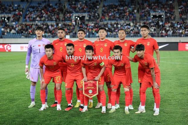 亚洲足球盛事拉开帷幕,球员斗志昂扬 亚洲足球盛事拉开帷幕,球员斗志昂扬