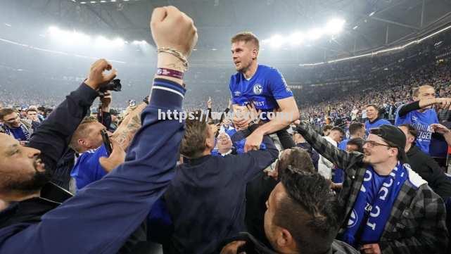 沙尔克遭遇失利,战绩出现短暂落后 沙尔克遭遇失利,战绩出现短暂落后