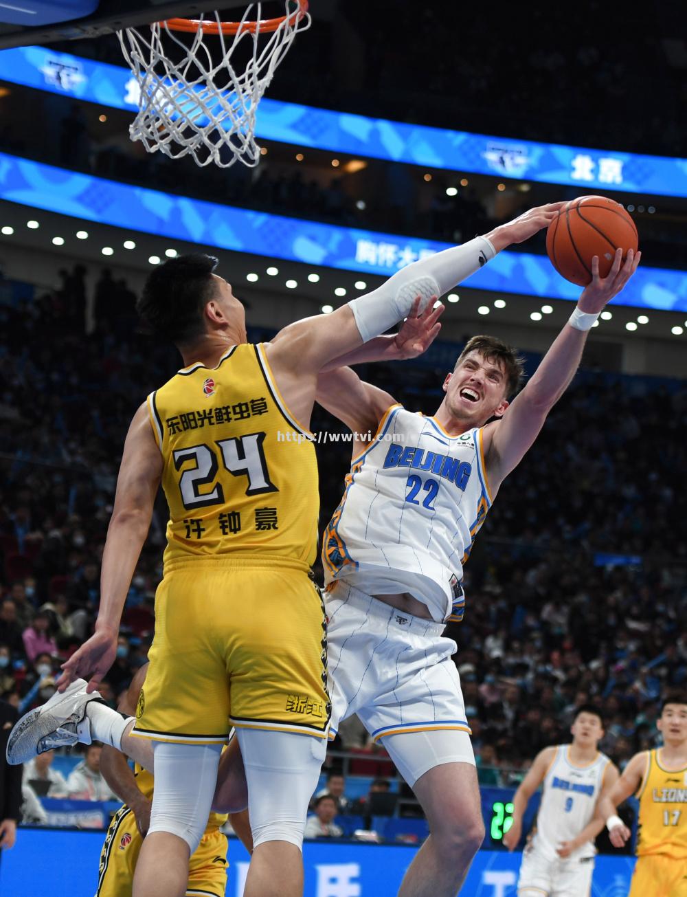 体育新闻热播:篮球赛事全面报道 体育新闻热播:篮球赛事全面报道