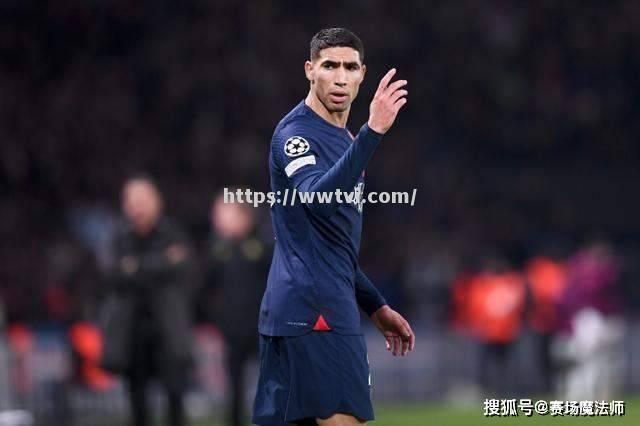 巴黎圣日耳曼球员大秀技术,引发球迷欢呼 巴黎圣日耳曼球员大秀技术,引发球迷欢呼