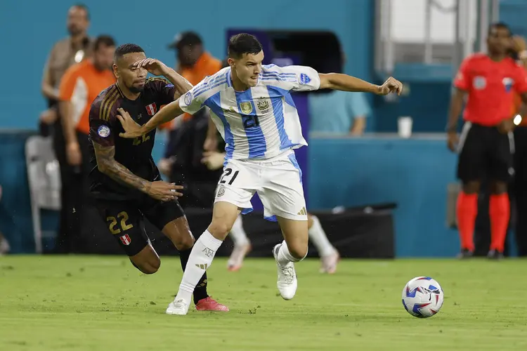 罗马队后卫因受伤将无法参加下一场比赛 罗马队后卫因受伤将无法参加下一场比赛