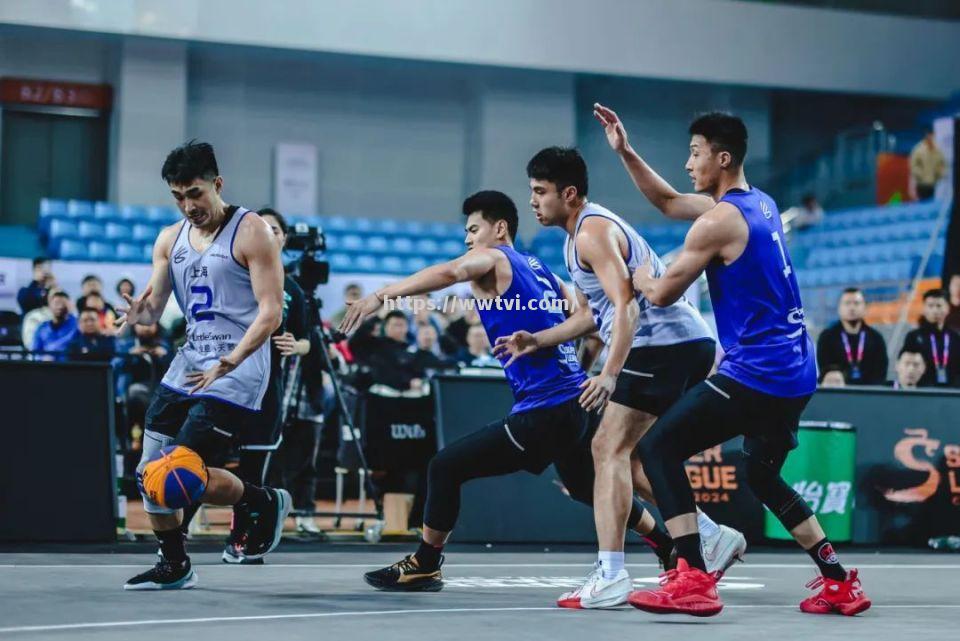 球队训练备战,迎接激烈篮球对决 球队训练备战,迎接激烈篮球对决