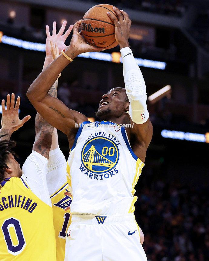 湖人大胜勇士,掀起热烈讨论! 湖人大胜勇士,掀起热烈讨论!