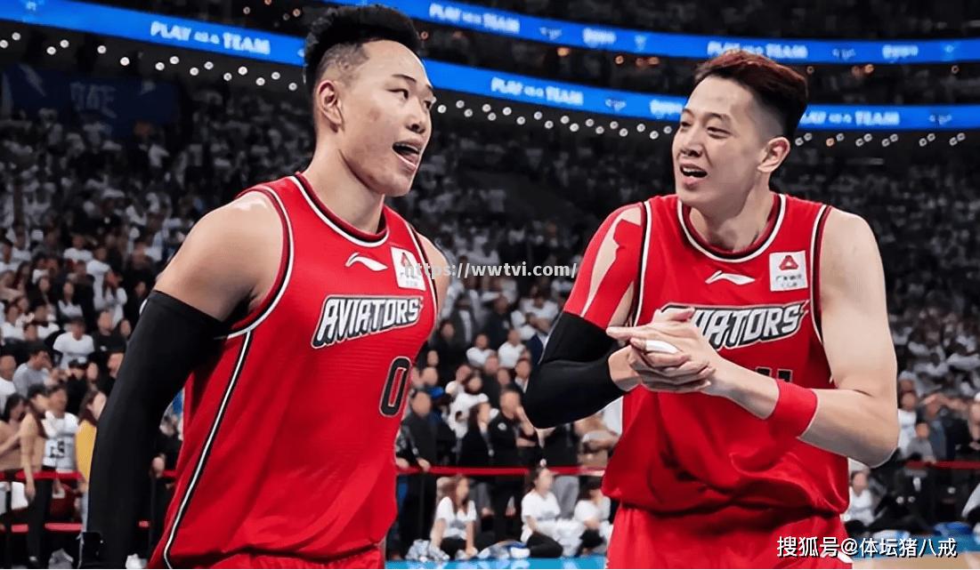 阵容完整球队迎战强敌,气势如虹信心满满 阵容完整球队迎战强敌,气势如虹信心满满