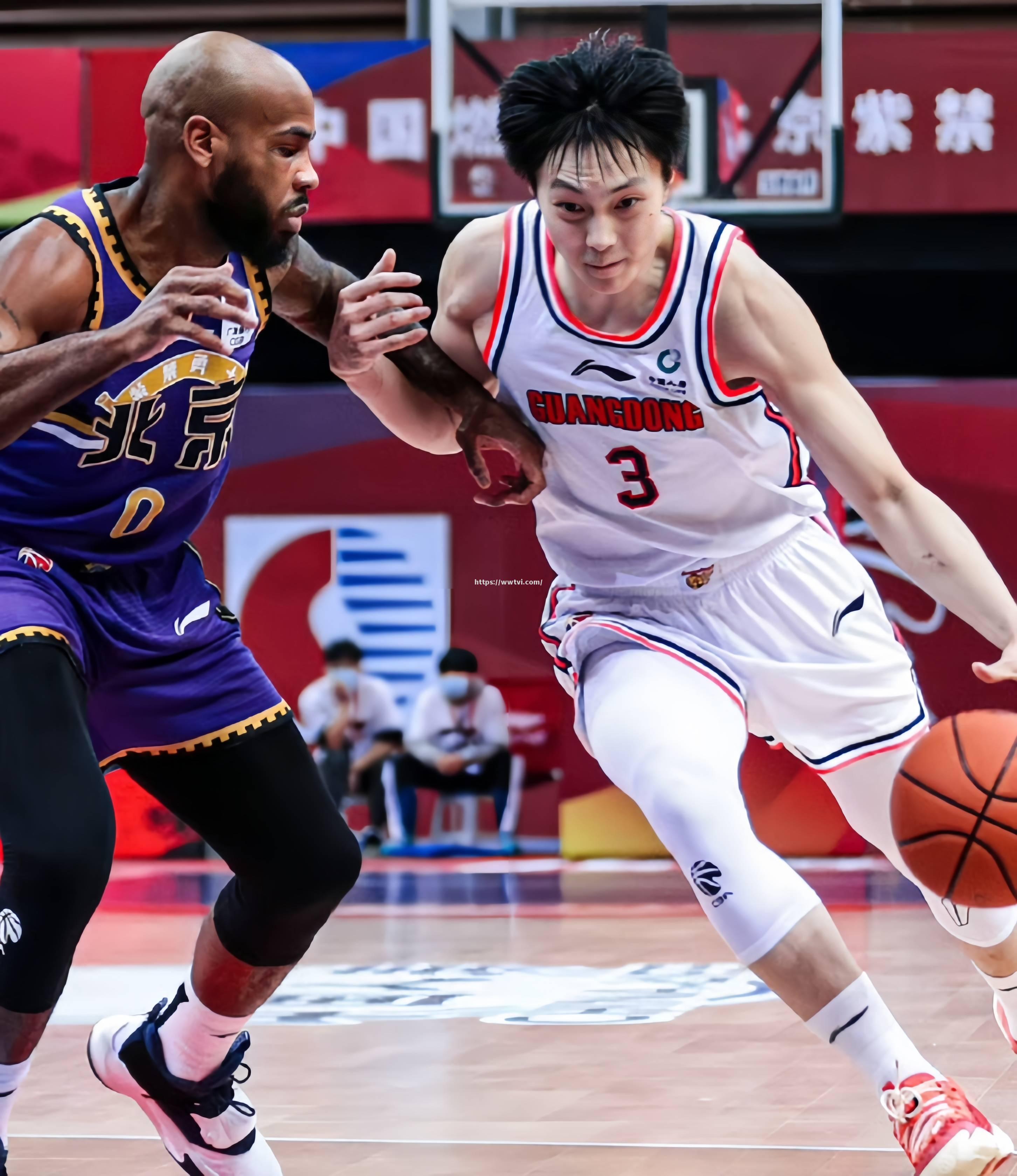 福建男篮在客场艰难取胜,积极备战下一场比赛 福建男篮在客场艰难取胜,积极备战下一场比赛