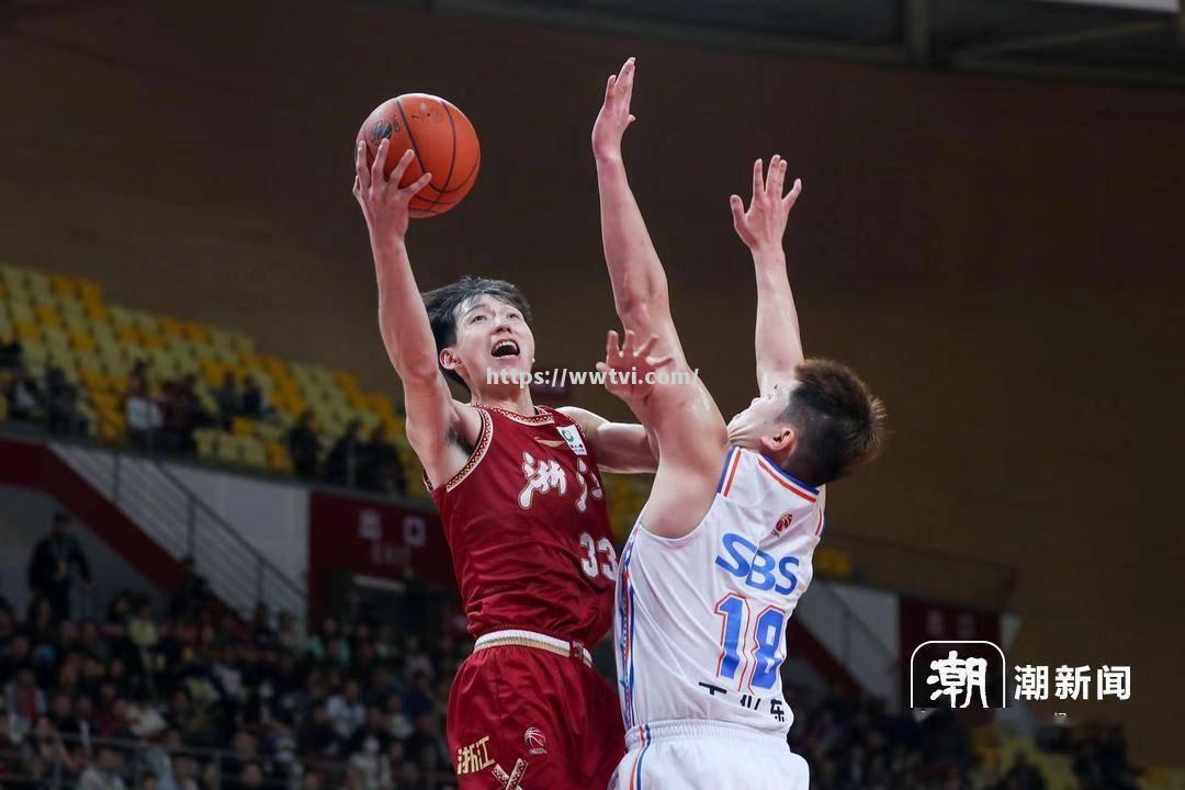 福建男篮在客场艰难取胜,积极备战下一场比赛 福建男篮在客场艰难取胜,积极备战下一场比赛