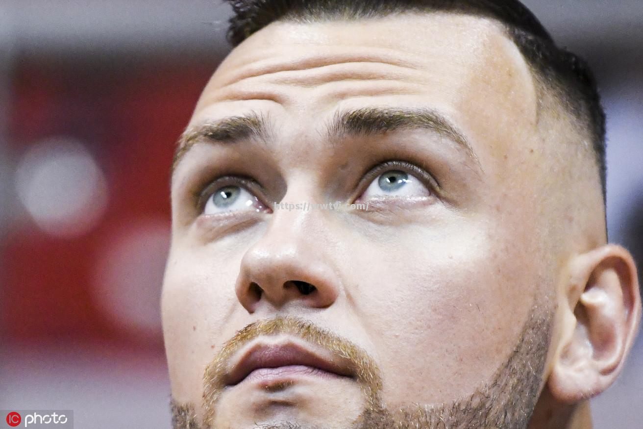 顶尖外援亮相,展现超凡实力与个人魅力 顶尖外援亮相,展现超凡实力与个人魅力