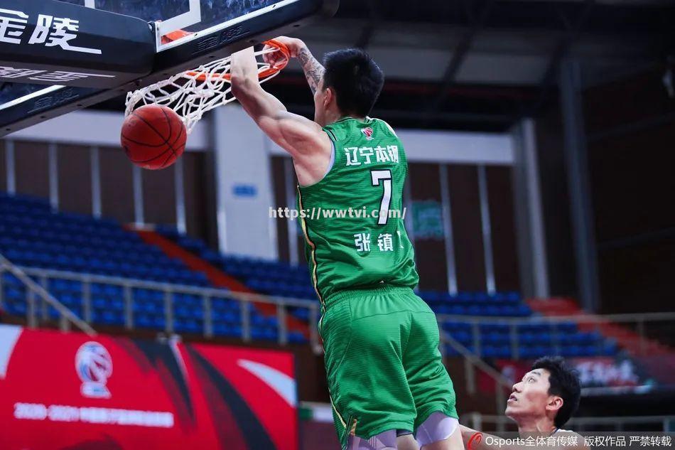 辽宁队主场大胜上海队,豪取三连胜 辽宁队主场大胜上海队,豪取三连胜