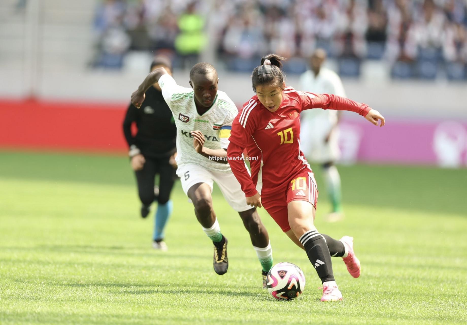 星空体育-国内足球比赛中女运动员实力强劲