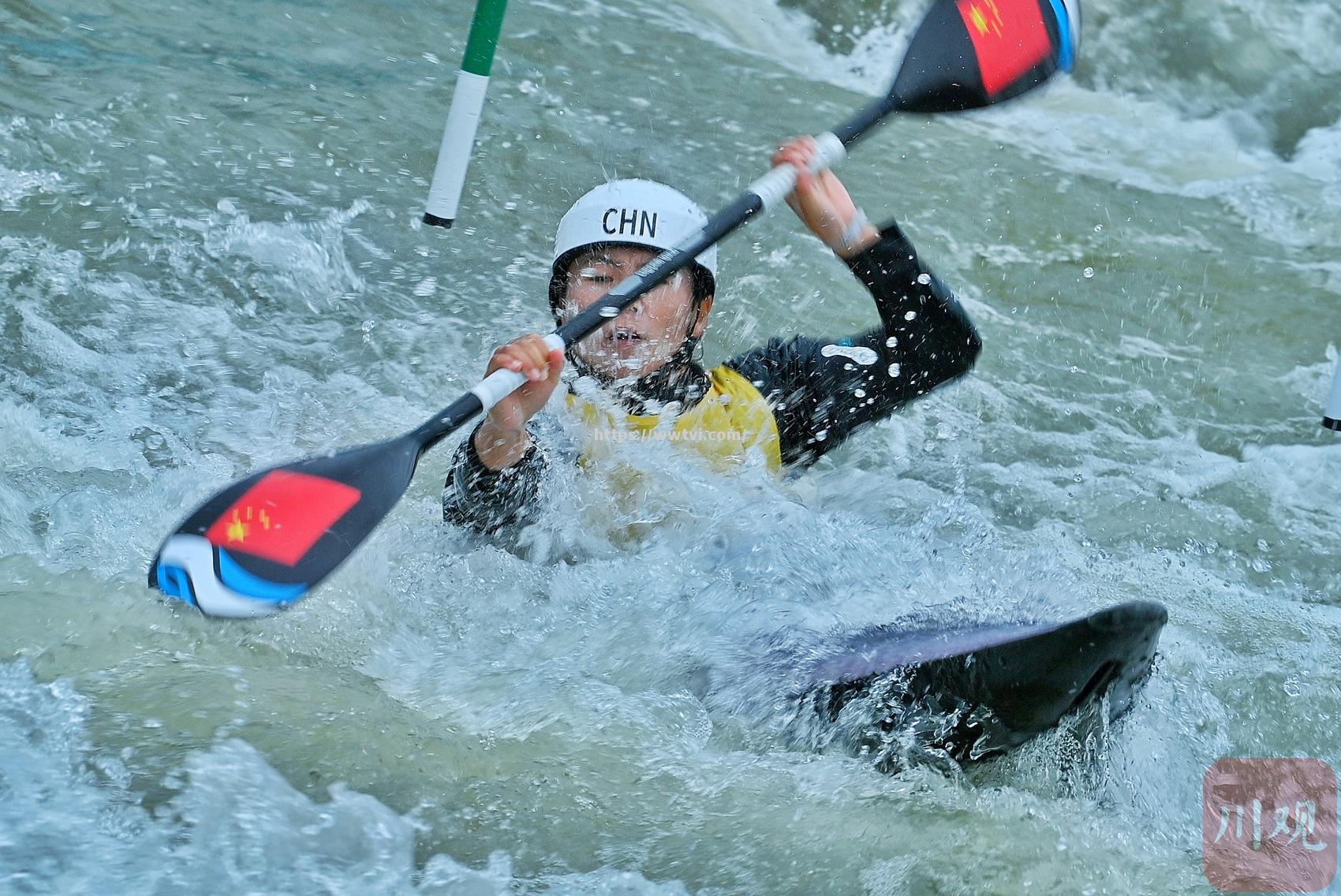 激流回旋比赛:选手稳健操作征服急流 激流回旋比赛:选手稳健操作征服急流