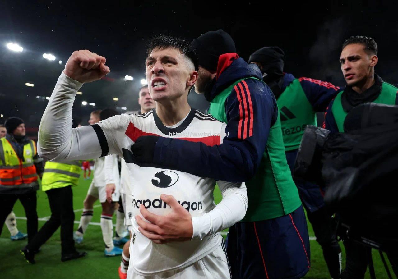 利物浦再次飘红,曼联客场失利加剧困境! 利物浦再次飘红,曼联客场失利加剧困境!