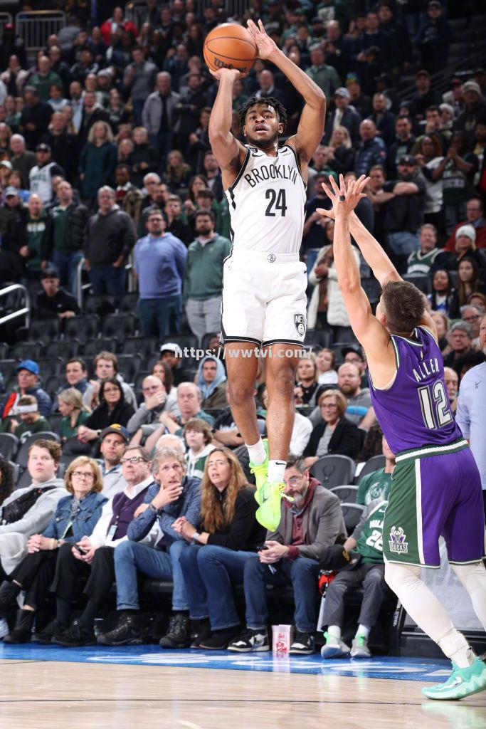 爵士队在客场击败篮网队,终结对手的连胜 爵士队在客场击败篮网队,终结对手的连胜