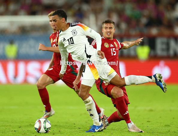 拜仁慕尼黑队员表现出色,更胜一筹 拜仁慕尼黑队员表现出色,更胜一筹