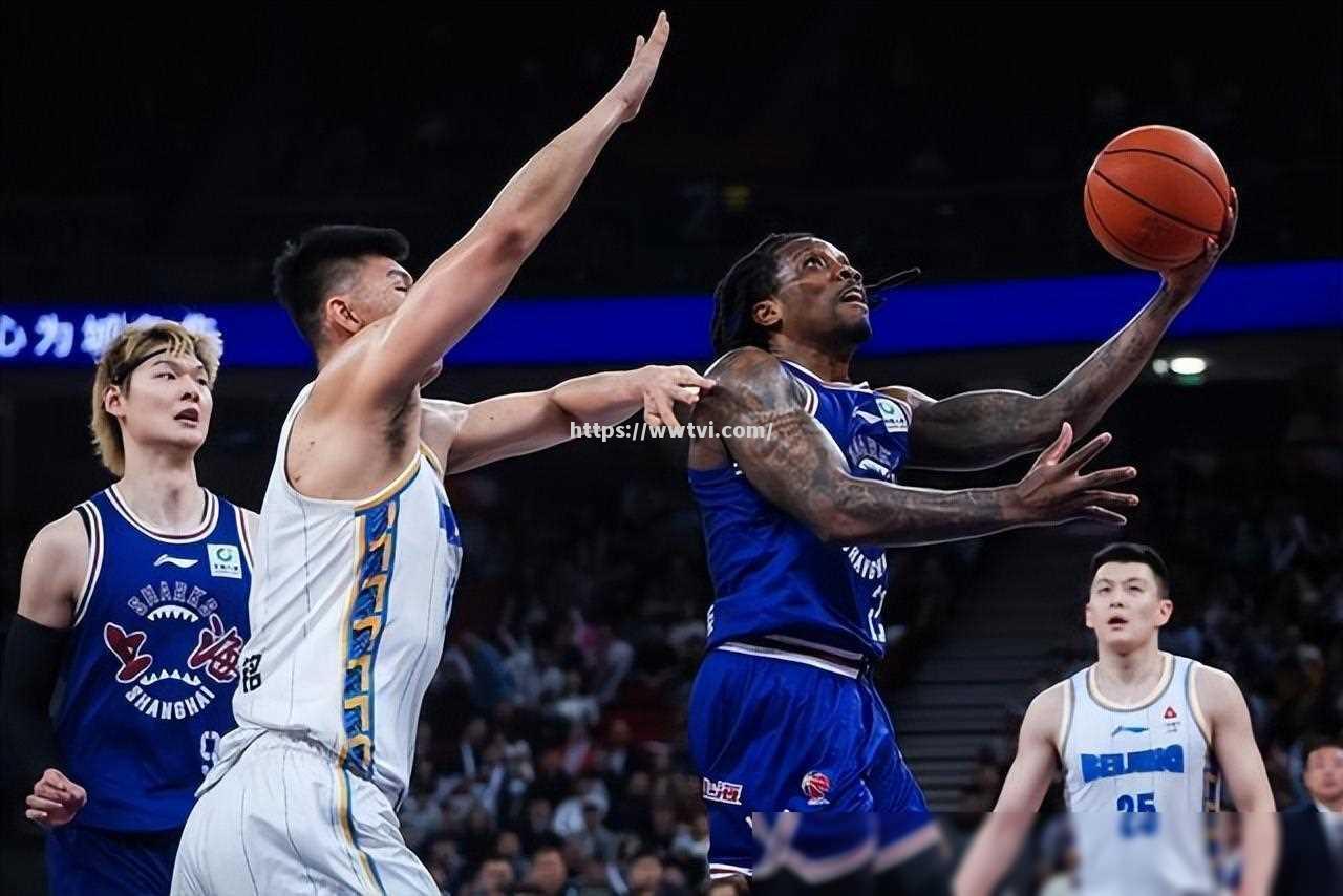 着眼长远目标,球星拼尽全力豪取胜利 着眼长远目标,球星拼尽全力豪取胜利