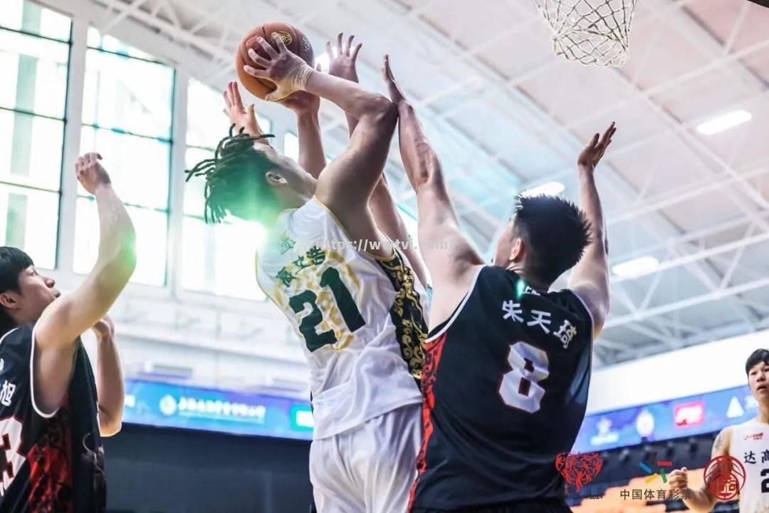 篮球职业比赛场上的精彩对决 篮球职业比赛场上的精彩对决