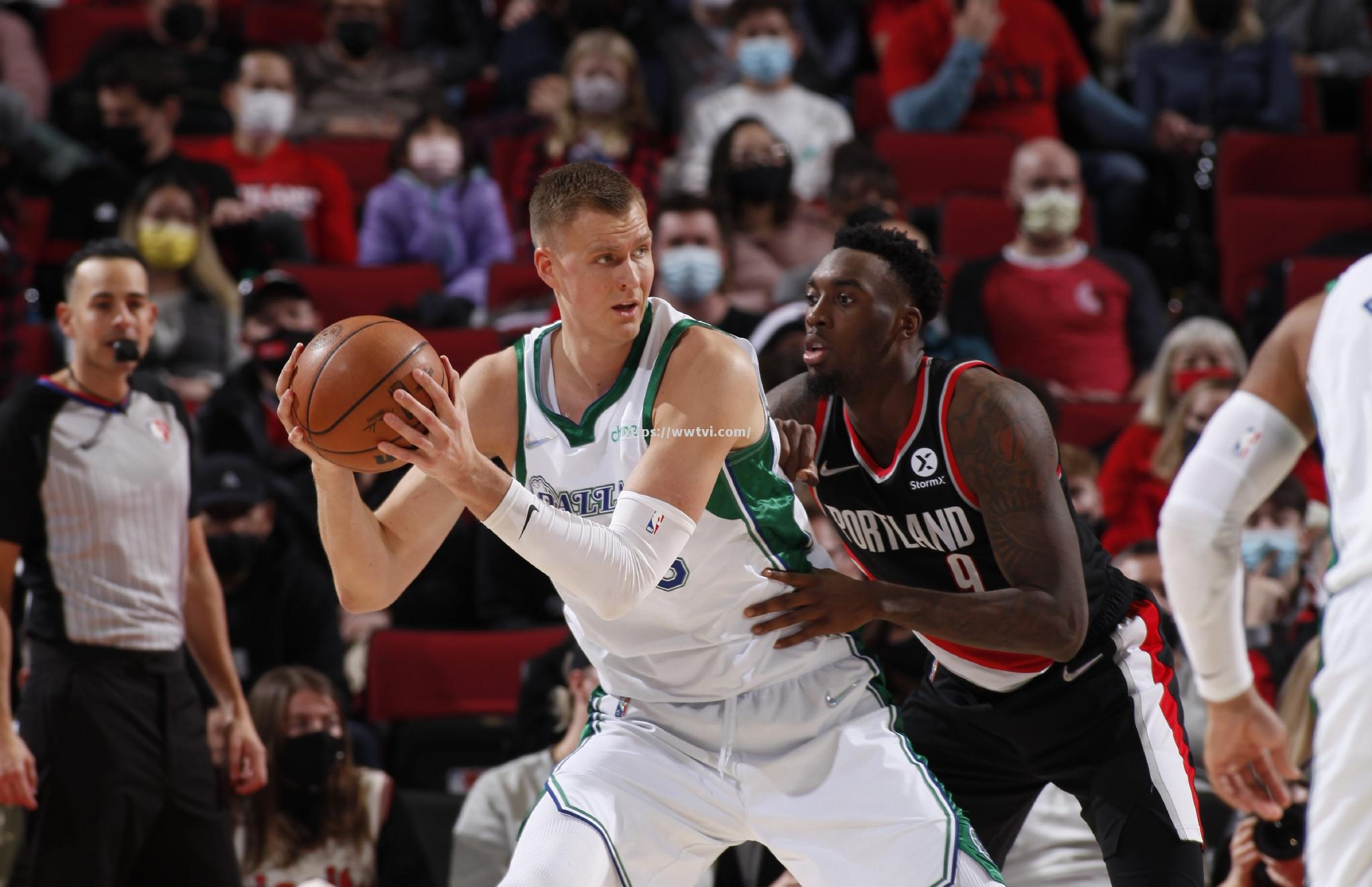 开拓者客场大胜爵士,利拉德独得分 开拓者客场大胜爵士,利拉德独得分