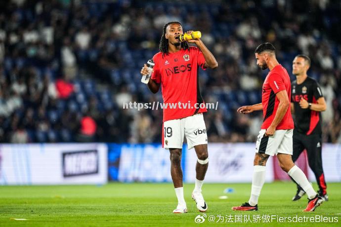 巴黎圣日耳曼客场大胜尼斯，稳固领先优势