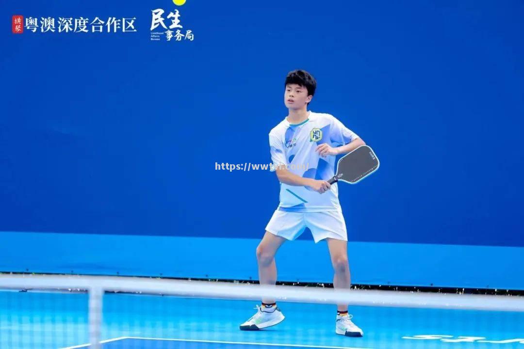 杀出重围!球队奋力拼搏突破对手 杀出重围!球队奋力拼搏突破对手