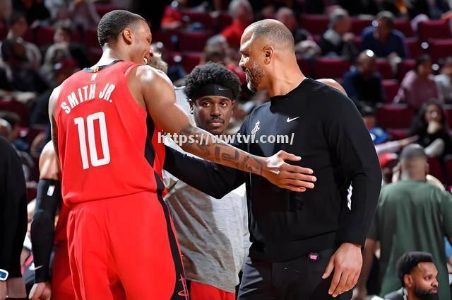 森林狼队备战季后赛,阵容稳固迎接新的挑战 森林狼队备战季后赛,阵容稳固迎接新的挑战