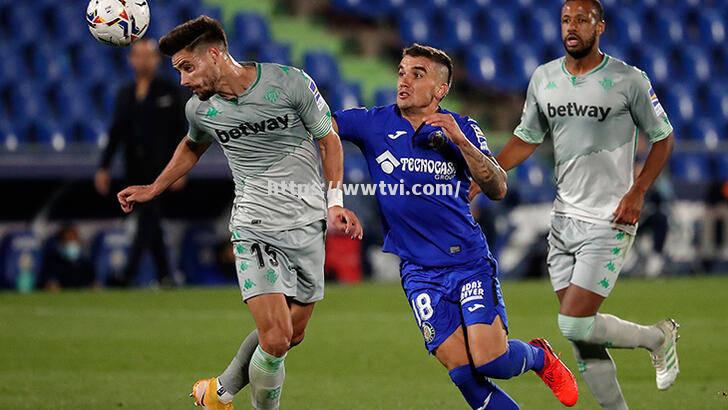 赫塔菲门前失利,错失夺取三分机会 赫塔菲门前失利,错失夺取三分机会